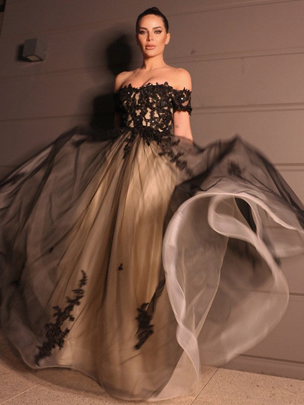 Elegant Princess Tulle Applique Off the Shoulder Short Sleeve Floor mopping Wedding Dress