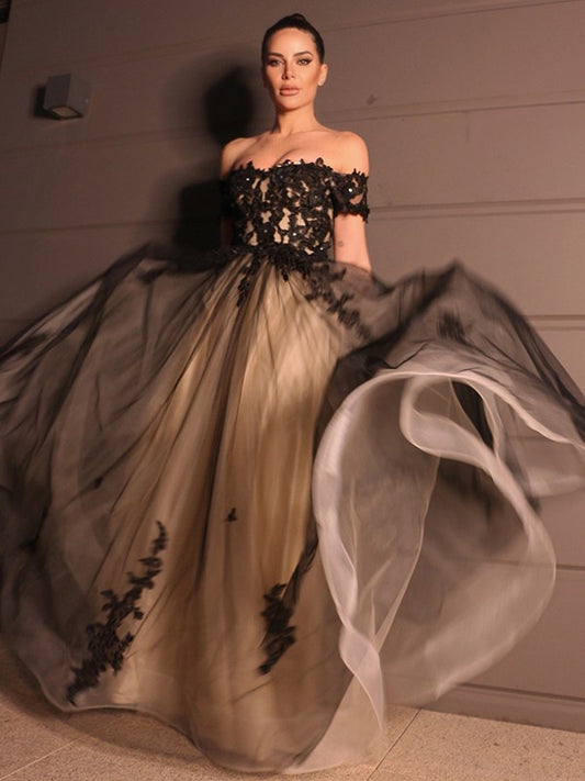 Elegant Princess Tulle Applique Off the Shoulder Short Sleeve Floor mopping Wedding Dress