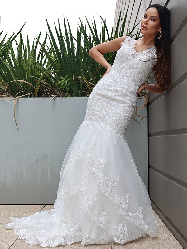 Mermaid shaped sheer lace V-neck sleeveless sweeping collar brush train wedding dress
