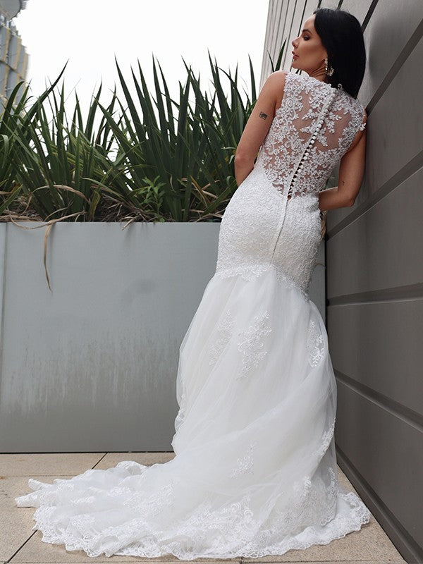 Mermaid shaped sheer lace V-neck sleeveless sweeping collar brush train wedding dress