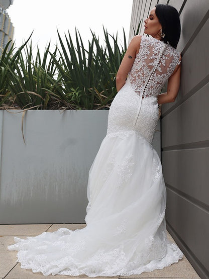 Mermaid shaped sheer lace V-neck sleeveless sweeping collar brush train wedding dress