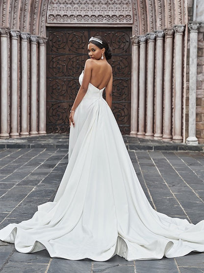 A-shaped elegant princess style elastic pleated ruffled edge sleeveless sweetheart court trailing wedding dress