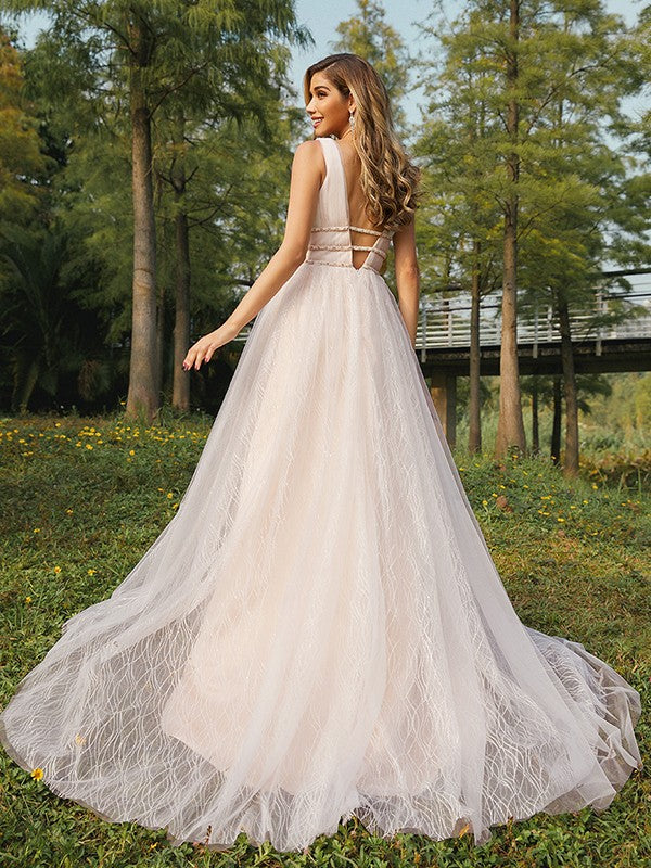 A-line skirt elegant princess sheer ruffled V-neck sleeveless strapless wedding dress
