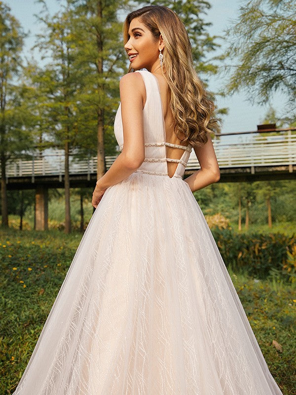 A-line skirt elegant princess sheer ruffled V-neck sleeveless strapless wedding dress