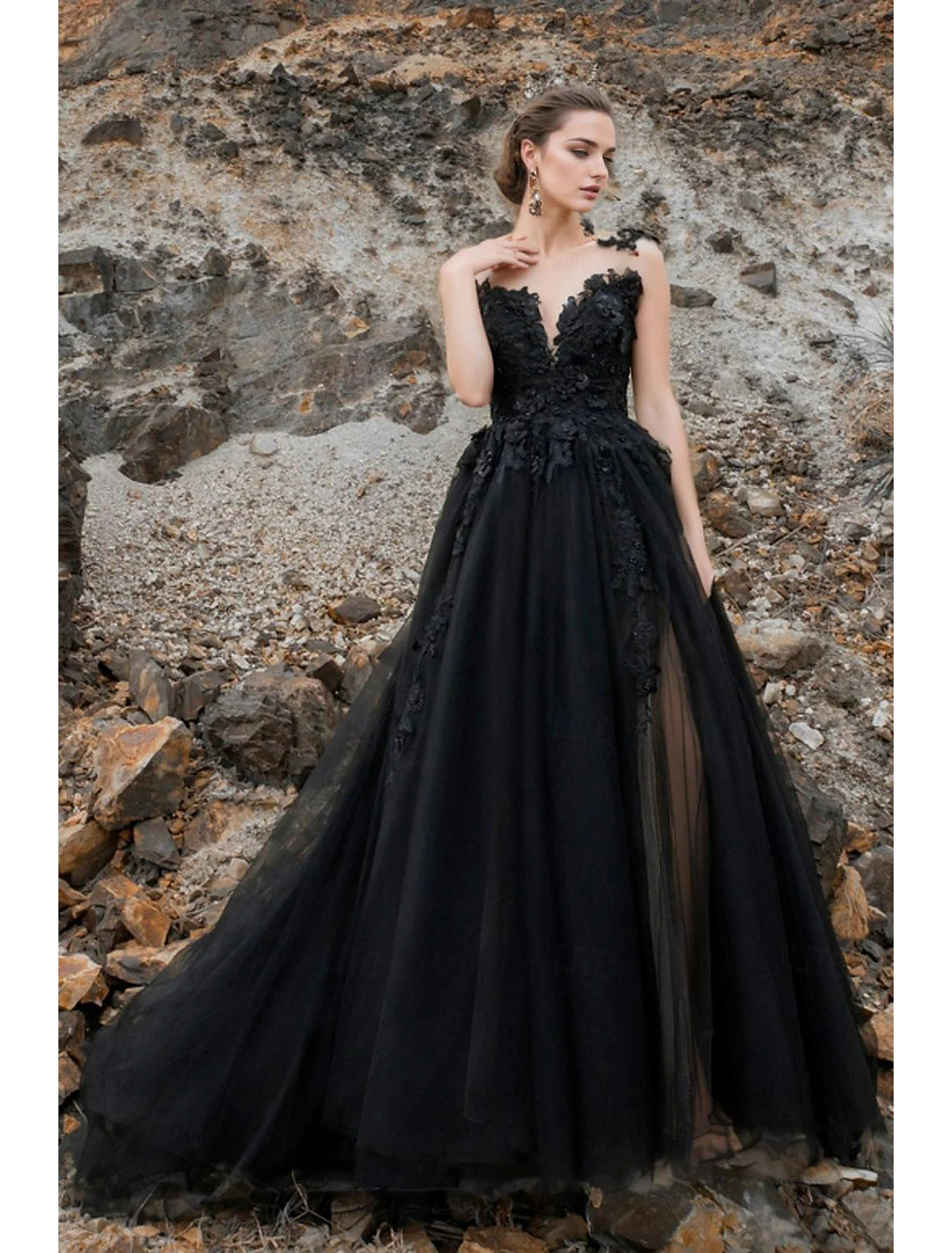Beach Wedding Bohemian Black Wedding Dress A-shaped V-neck Sleeveless Palace Trail Lace Front Split Bridal Dress