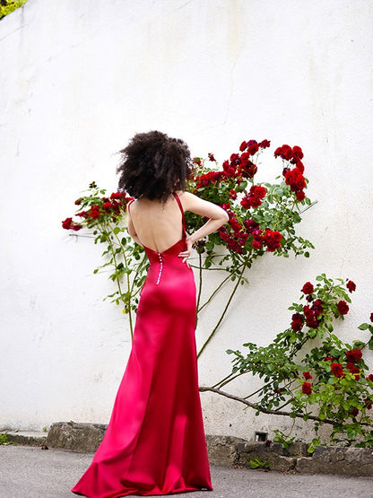 Elegant and beautiful cylindrical silk satin V-neck sleeveless ruffled edge dress