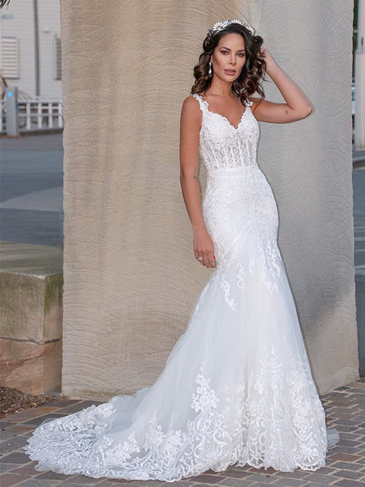 Small slim fit mermaid sheer V-neck sleeveless sticker wedding dress