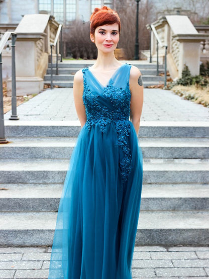 A-line Sweet Princess Tulle Applique Elegant V-neck Sleeveless Floor Skirt