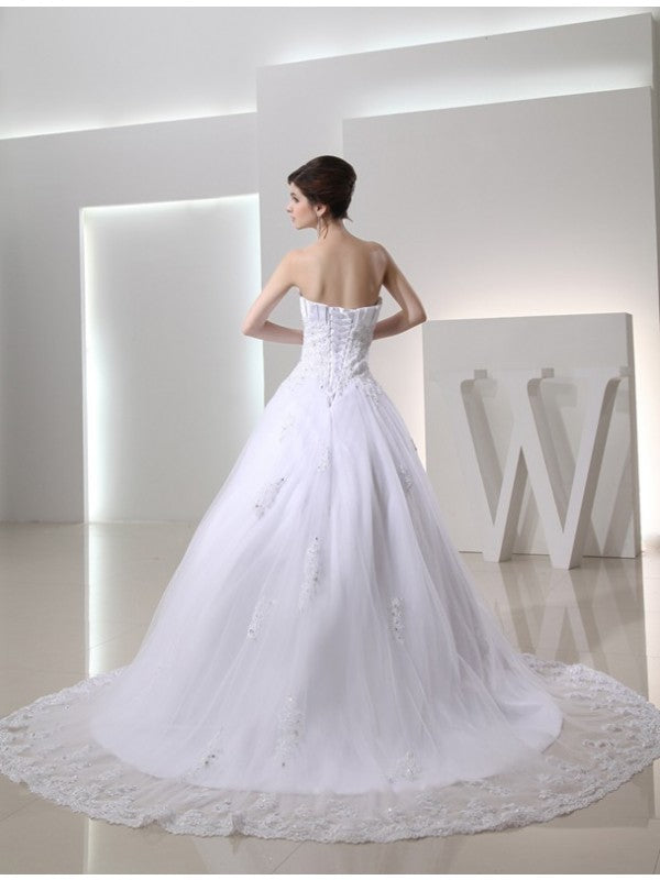 Elegant beaded sleeveless satin decal formal wedding dress