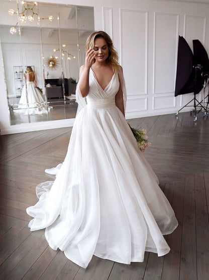 A-line Princess Organza ruffled V-neck sleeveless strapless wedding dress