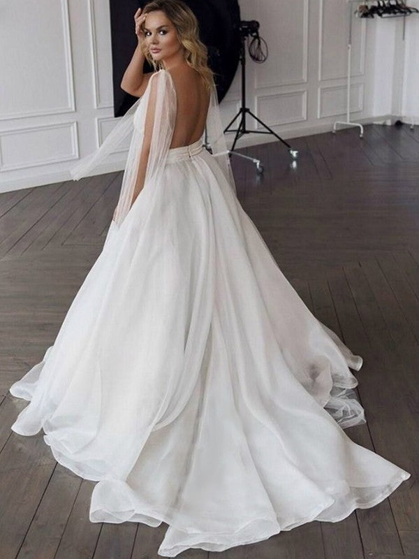 A-line Princess Organza ruffled V-neck sleeveless strapless wedding dress