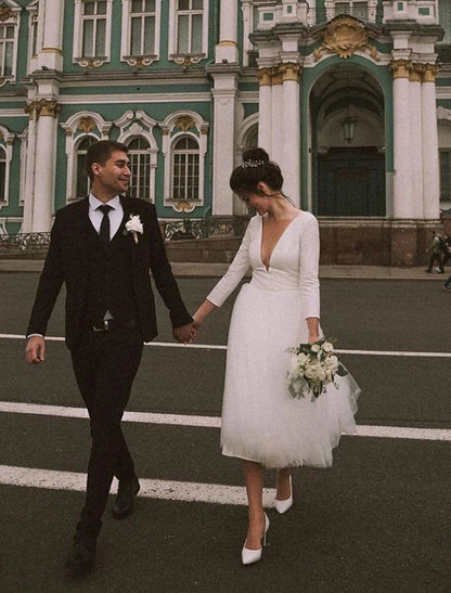 The bride's retro minimalist wedding dress A-shaped sweetheart suspender vest thin shoulder straps and ankle thin gauze bride's dress with bow