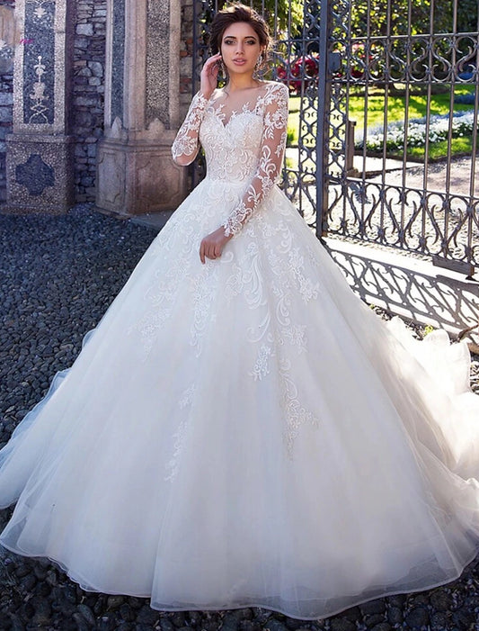 Elegant and understated engagement dress wedding ball dress long sleeved court drag tail lace bridal dress with lace stickers