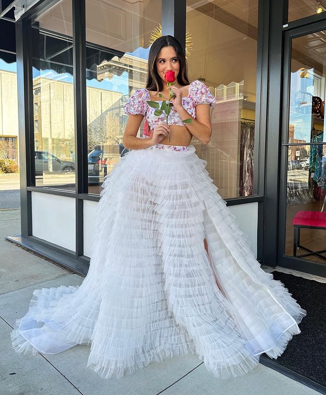 Cute and sweet two-piece square fluffy sleeve layered long ball dress