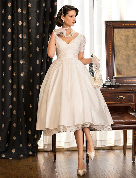 Minimalist Wedding Dress A-shaped V-neck Sleeveless Broom Tail Satin Bridal Dress with Pockets