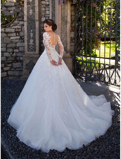 Elegant and understated engagement dress wedding ball dress long sleeved court drag tail lace bridal dress with lace stickers