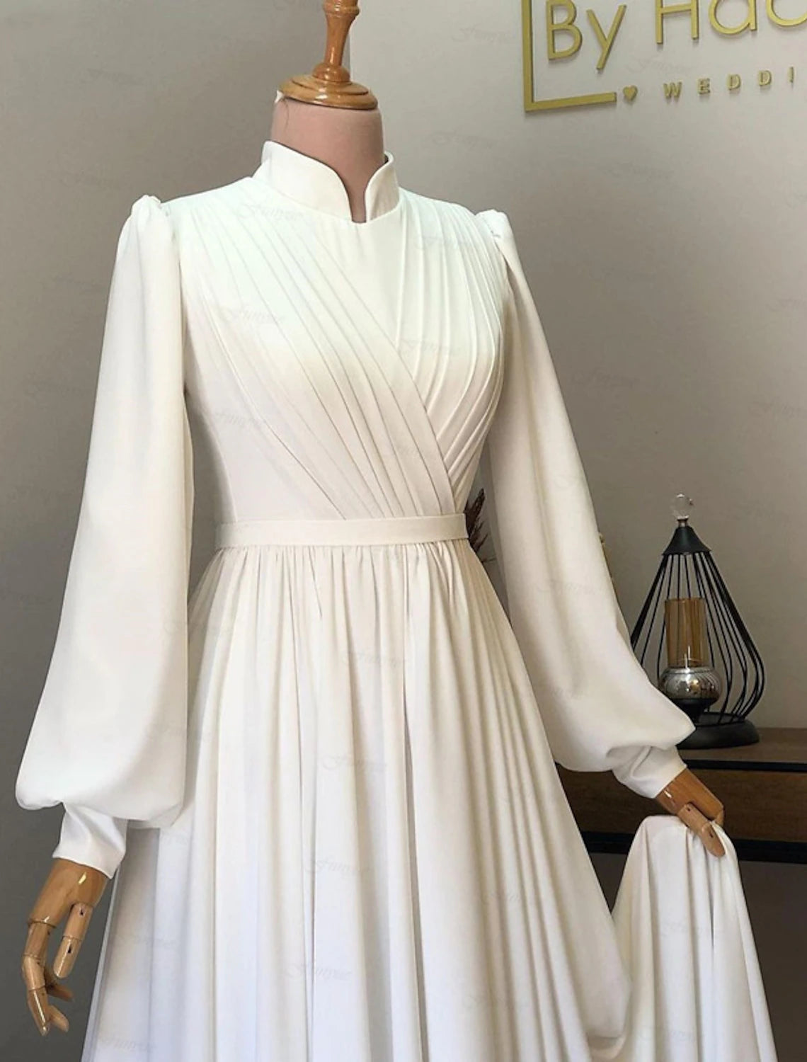 Retro minimalist wedding dress A-line high necked long sleeved court dress with chiffon bridal dress and pleated solid color
